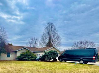 7915 S Cameron Dr, Hamilton, IN 46742