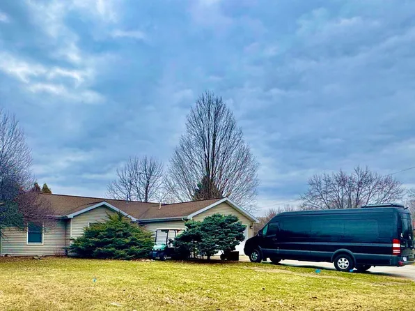 7915 S Cameron Dr, Hamilton, IN 46742