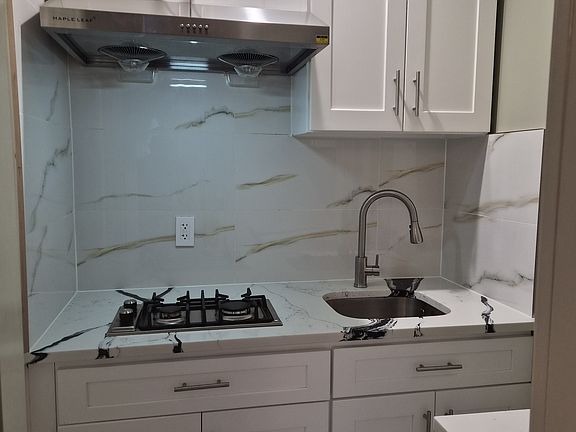 4th image of 14644 Bayside Ave #1