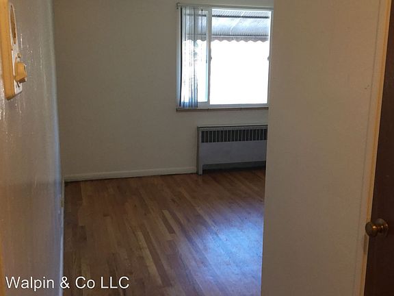 3rd image of 1042 N Pearl St APT 301