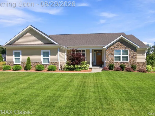 1247 Timberleaf Dr, Brighton, MI 48114