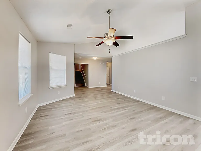 408 Walking Ln — Photo 3