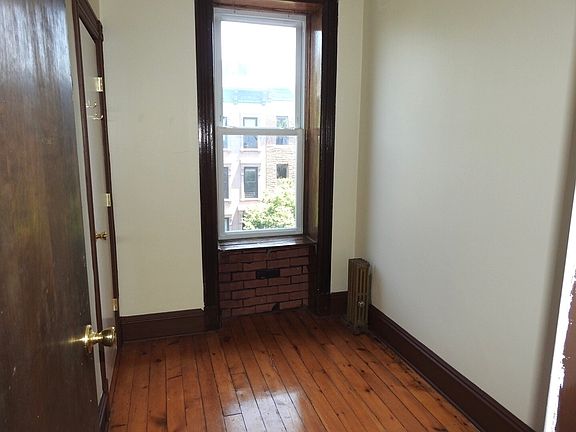 4th image of 568 10th St #4