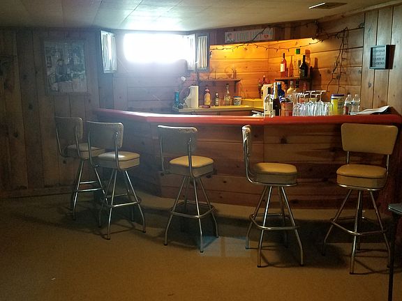 Basement Bar/Rec Room