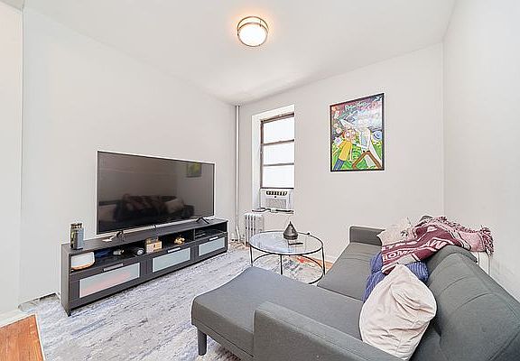 2nd image of 364 W 36th St APT 1A