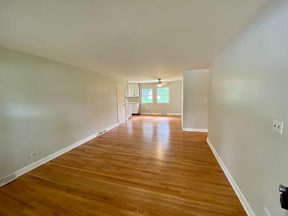 3rd image of 4925 Chase Ave