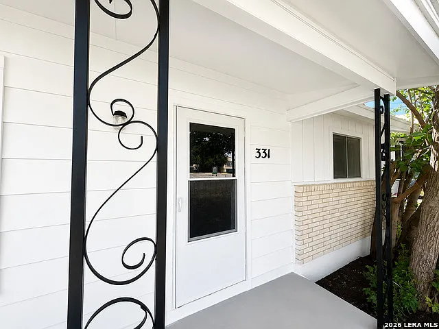 2 bed, 1.0 bath, 805 sqft, $1,100 — Photo 4
