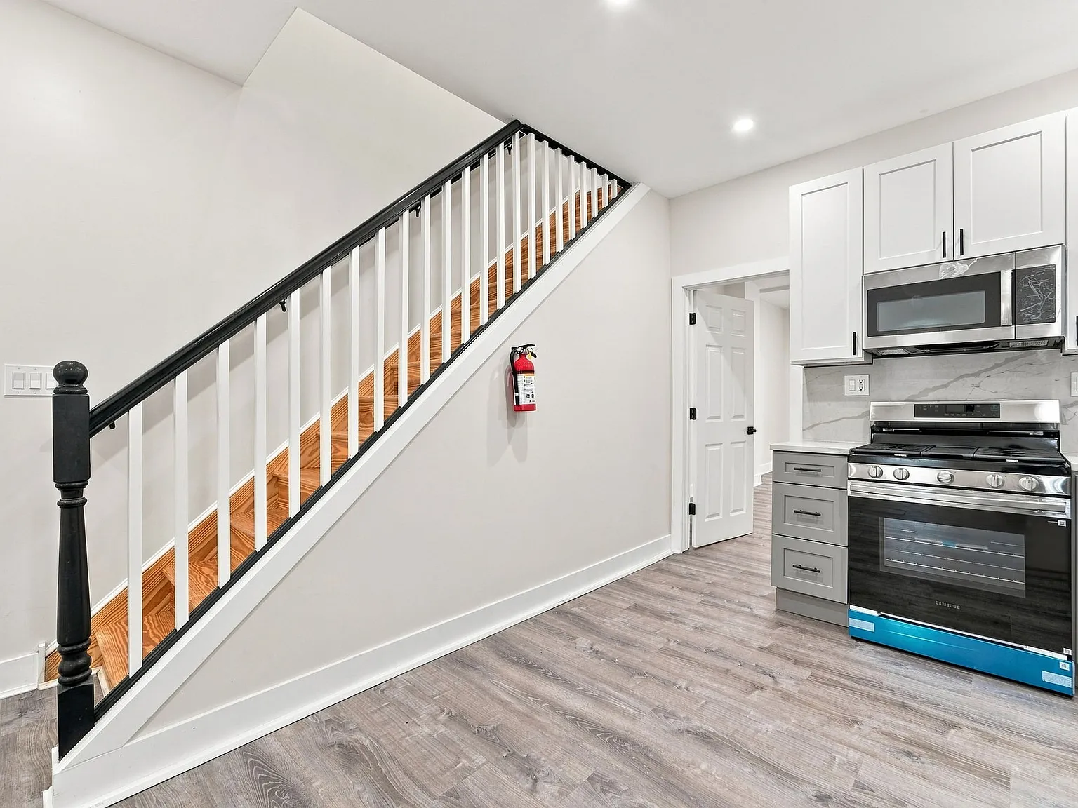 4 bed, 1096 sqft, $2,000 — Photo 4