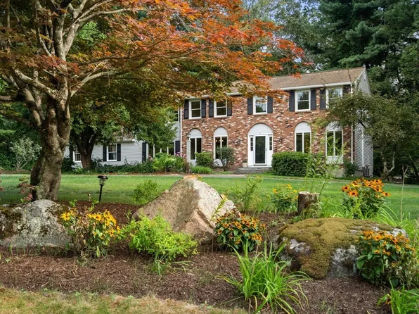 1 Pueblo Rd, Medfield, MA 02052