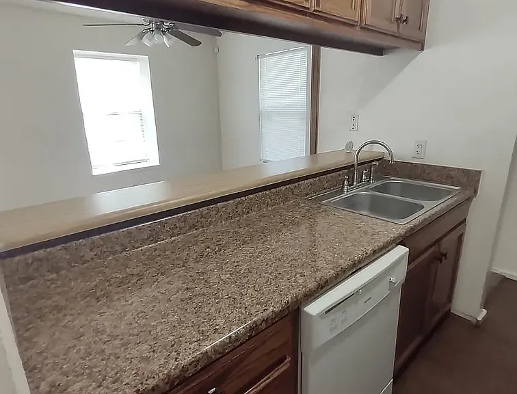 1121 N Locust St #10 — Photo 18