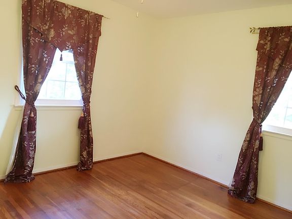Bedroom #2
Spacious secondary bedroom_ideal for kids, nursery, or home office