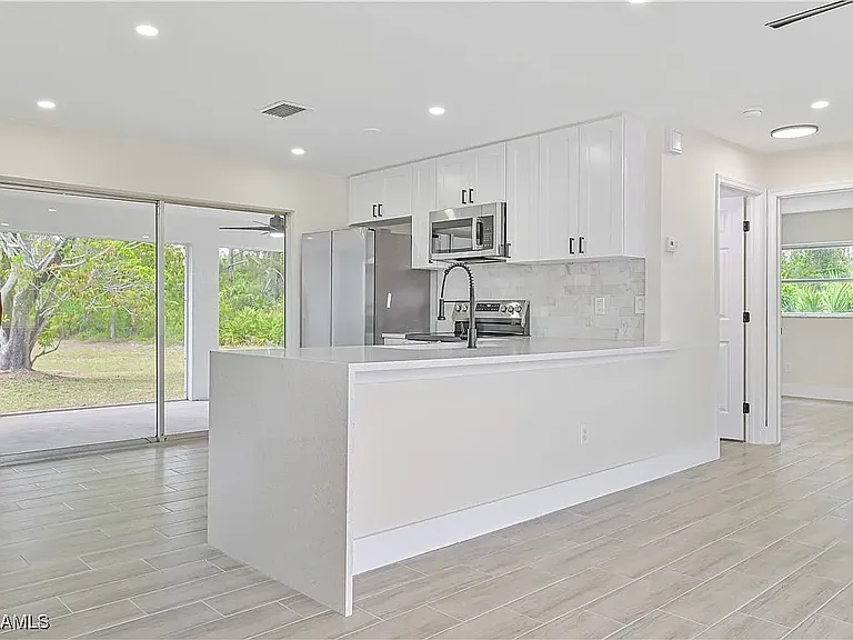 1608 Henry Ave — Photo 11