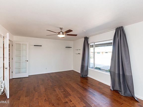 4th image of 841 E 10TH Street