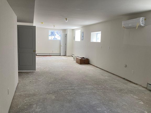 3rd image of 446 Robinson Ave #1