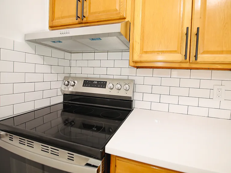 18 Everett Ave #4 — Photo 9