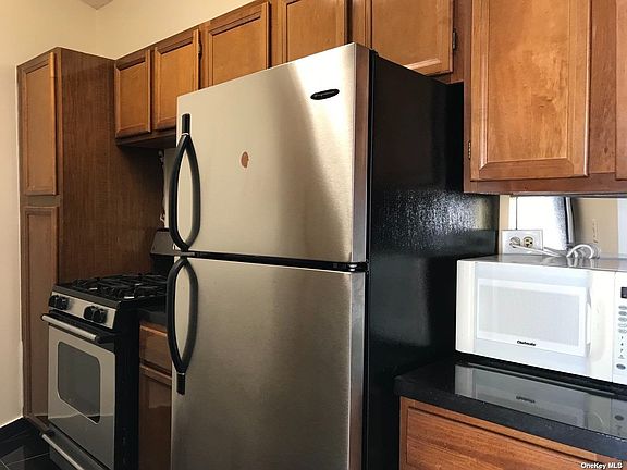 2nd image of 2 Bay Club Dr Ph H