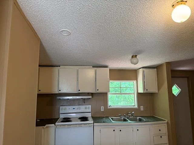 55 Valley View Dr — Photo 2