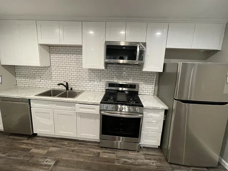 1705 G St #5 — Photo 2