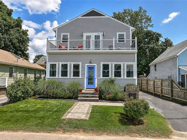 214 Narragansett Ave, Barrington, RI 02806