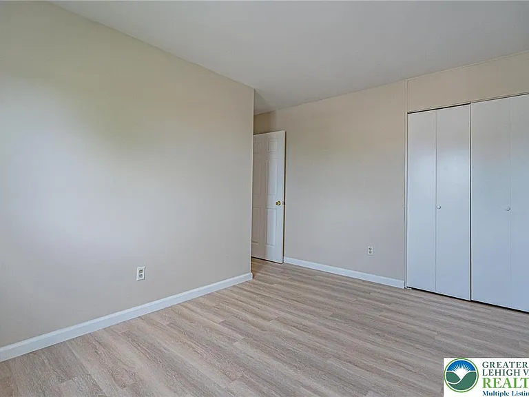 5650 Greens Dr — Photo 16