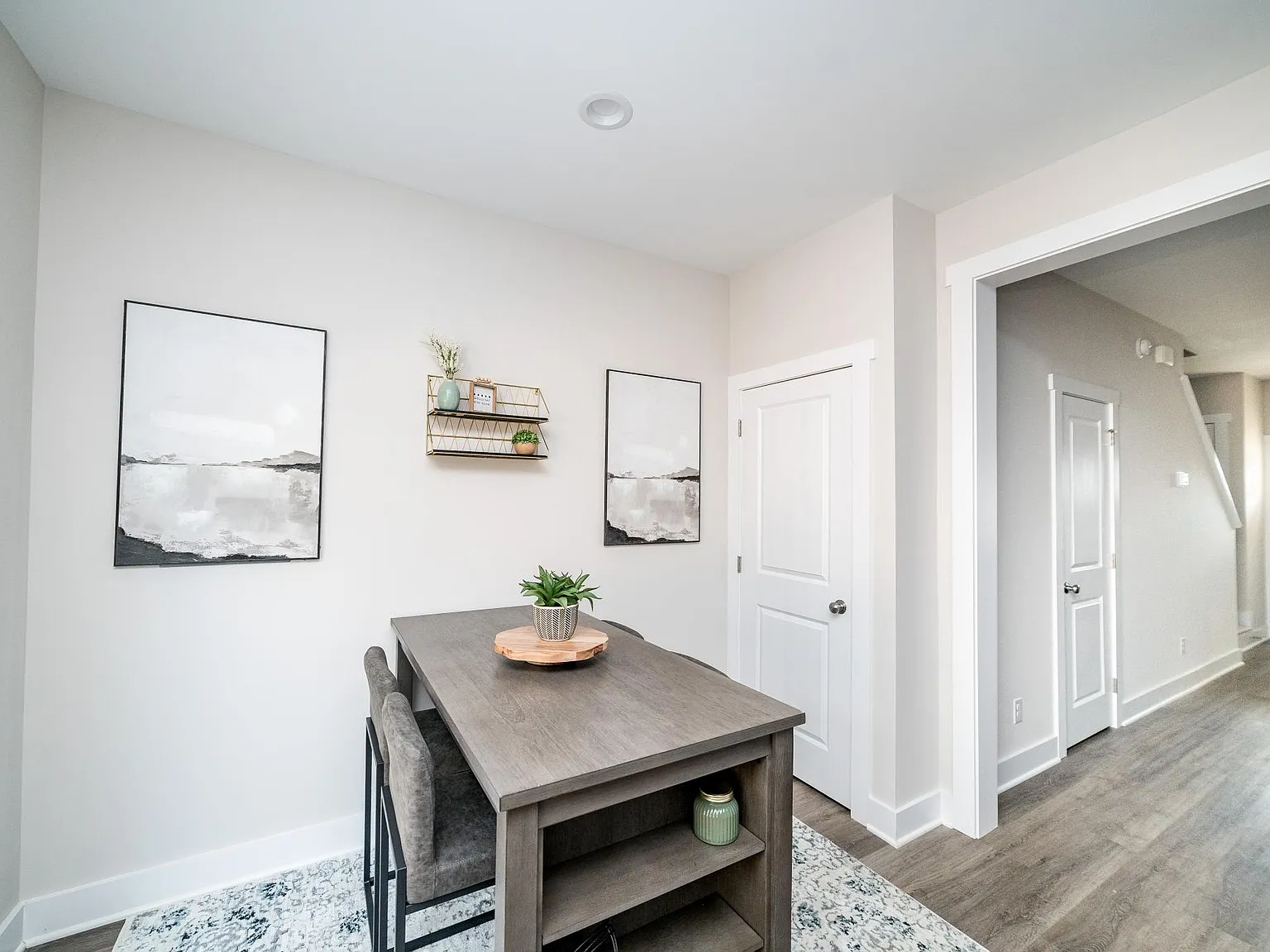 3 bed, 2.5 bath, 1380 sqft, $1,600 — Photo 4