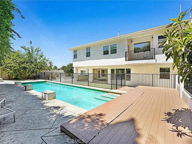 22450 Collins St — Photo 69