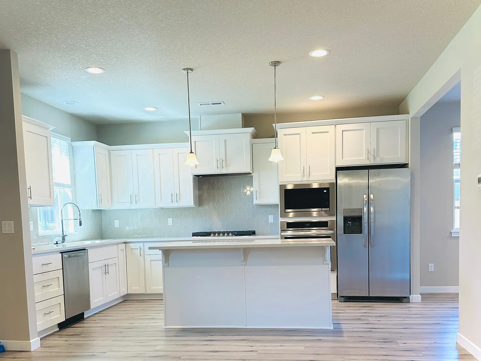 16736 SE Silver Creek Falls Dr — Photo 3