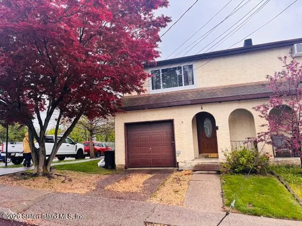 4 Behan Ct, Staten Island, NY 10306