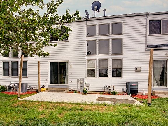 3rd image of 1716 Waters Edge Dr Unit 1716