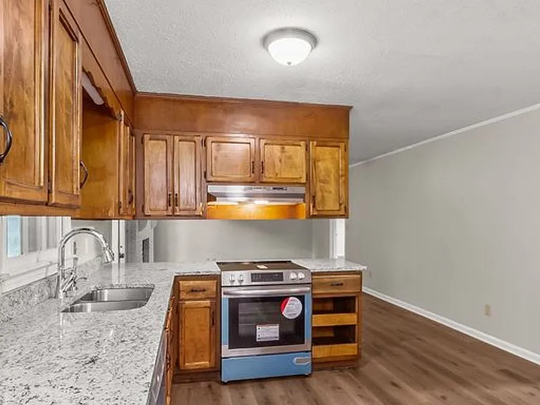 4215 Smith St — Photo 7
