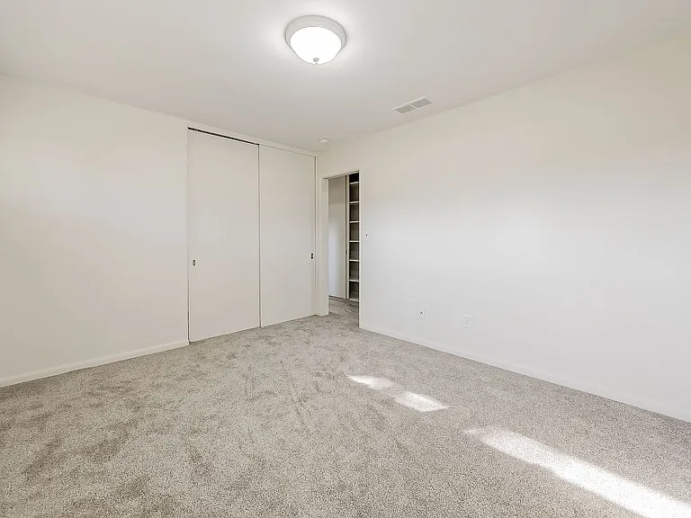 20862 Kenwood St — Photo 20