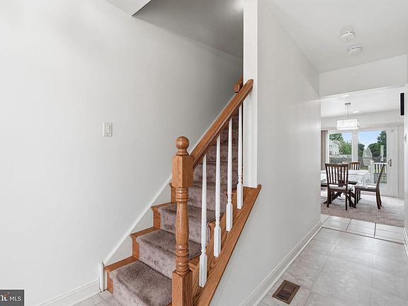 4th image of 2732 Woodsview Dr