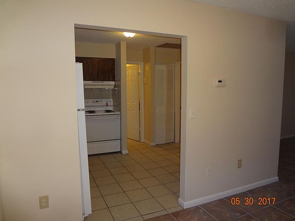 5th image of 12114 Parkwood St