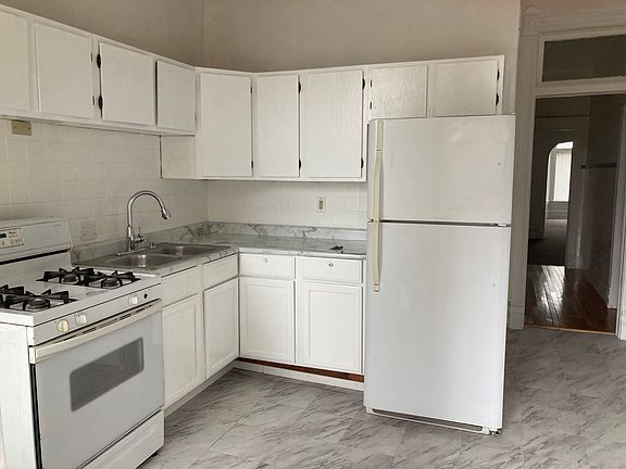 3rd image of 3005 W Fulton Blvd #1