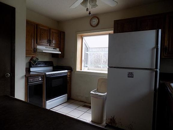 3rd image of 194 Rhody Dr