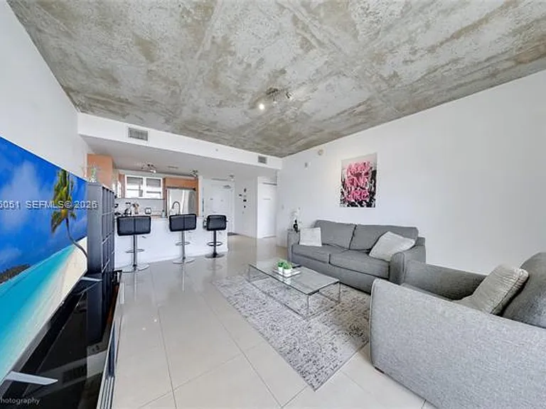 3250 NE 1st Ave #CU-811 — Photo 2