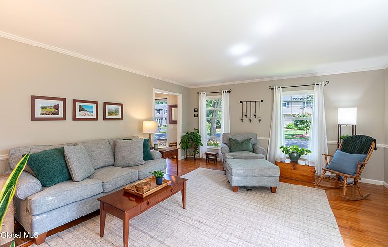 3rd image of 11 Wedgewood Drive