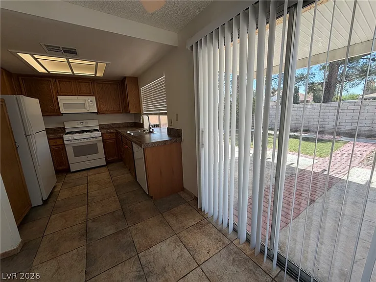 9509 Swan Bay Dr — Photo 23
