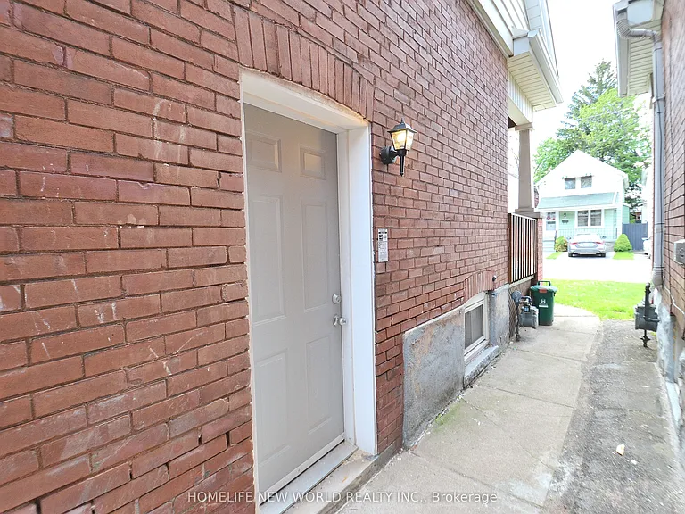 102 Belmont Ave #LOWER — Photo 2