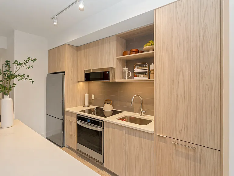 185 Dunlop St E #417 — Photo 6
