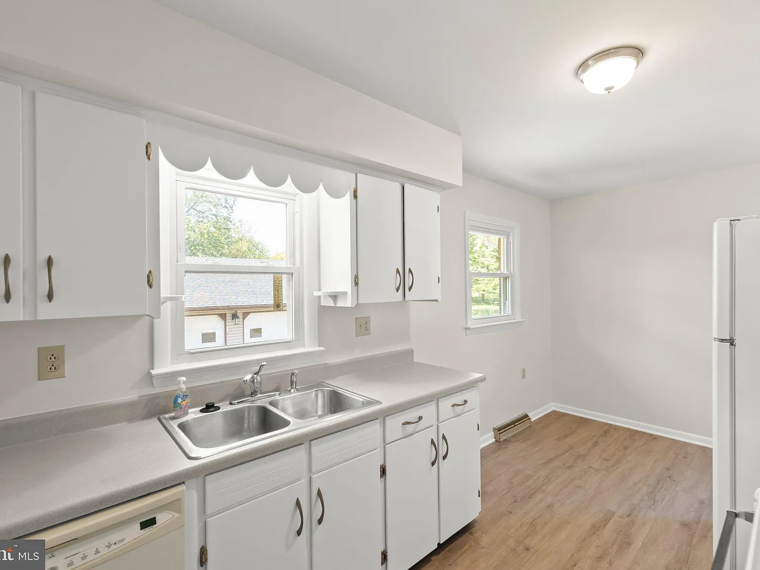 2 bed, 2.0 bath, 1650 sqft, $1,800 — Photo 2