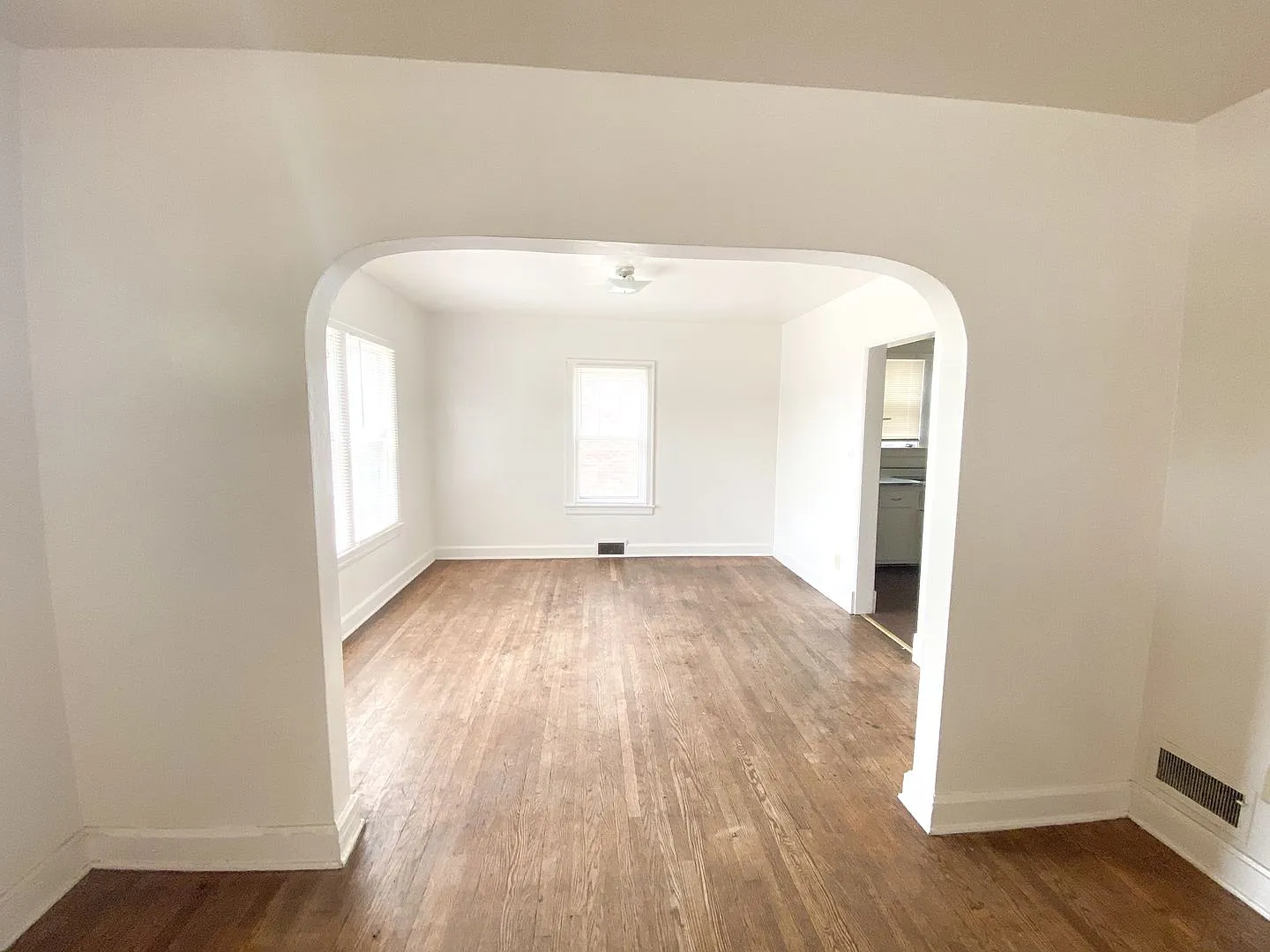 3 bed 1 bath unit close to campus — Photo 4
