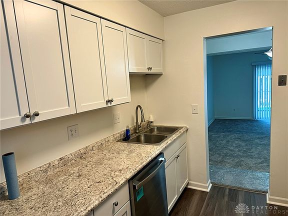 5th image of 2036 S Breiel Blvd