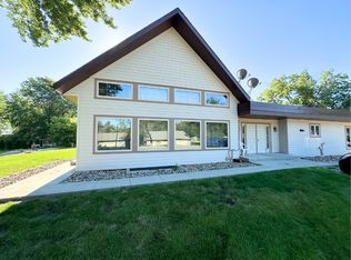 213 7th St NE #E, Orange City, IA 51041