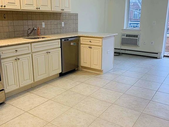 2nd image of 2618 23rd Ave APT 2B