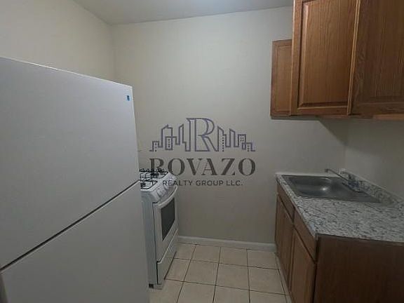 2nd image of 25-26 Van Velsor Pl #5C