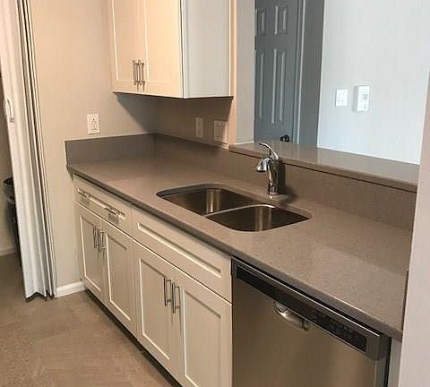 3rd image of 2429 London Pointe Dr