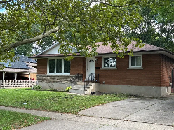 4 Clearview Hts, Saint Catharines, ON L2T 2W3