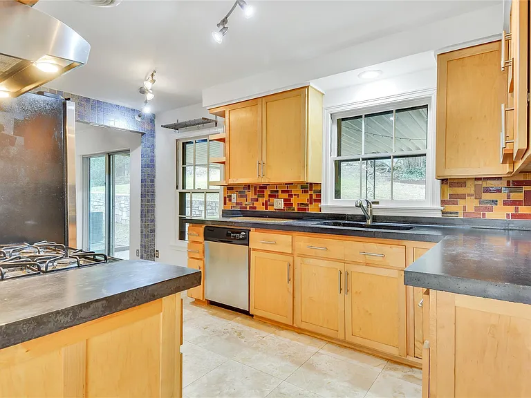 2300 Rebel Rd — Photo 10