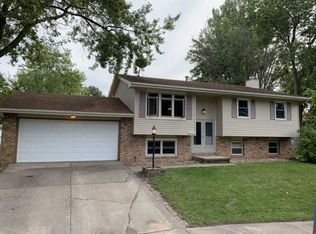 2801 Dartmouth Dr, Bloomington, IL 61704